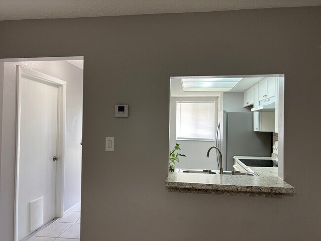 Foto del edificio - 1135 Southdale Rd
