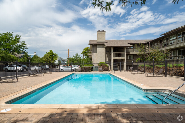 Piscina - Flatiron View Apartments