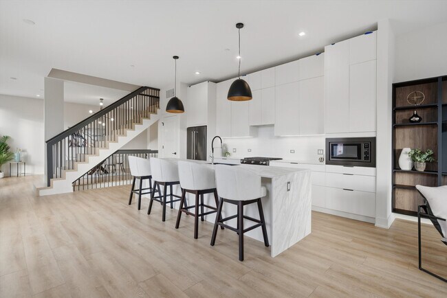Foto del edificio - 4256 W Belmont Ave