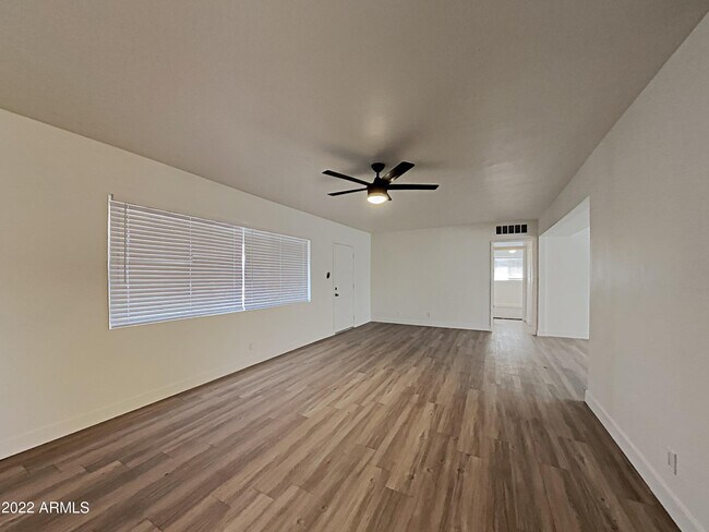 Foto del edificio - 2431 W Shady Glen Ave