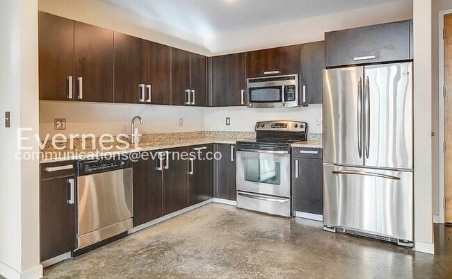 Building Photo - 2 Bed/2 Bath Condo with Modern Amenities / Coming Soon!