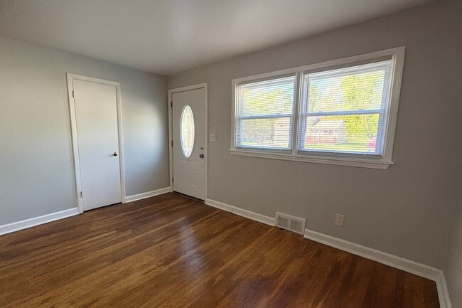 Building Photo - 8414 Dawn Dr