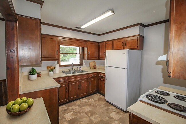 Building Photo - 6228 Rocky Ford Rd