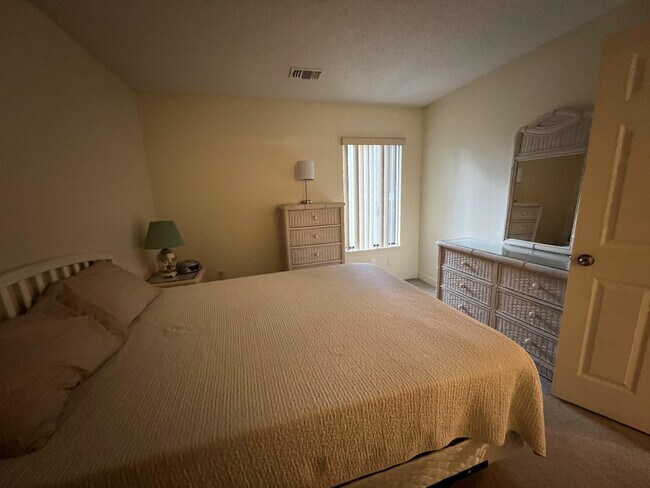 Foto del edificio - 116 Westlake Ct