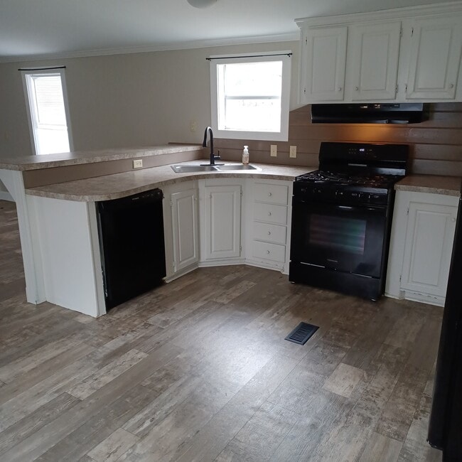 Building Photo - 890 Rough Edge Rd