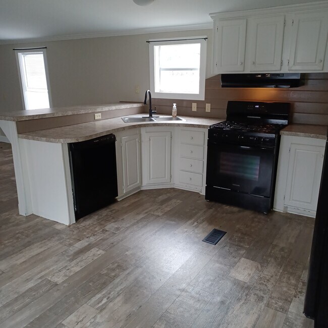 Foto del edificio - 890 Rough Edge Rd