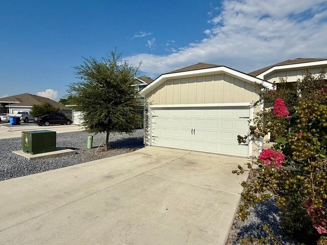 Foto del edificio - Luxury 3-bedroom, 2-bathroom Duplex in Seg...
