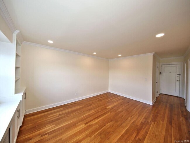 Foto del edificio - 240 Halstead Ave