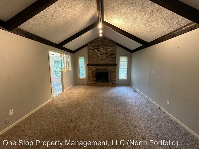 Building Photo - 4 br, 2.5 bath House - 3032 NE 73rd Terr