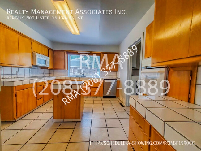 Building Photo - Spacious 3 Bedroom Unit in North Boise