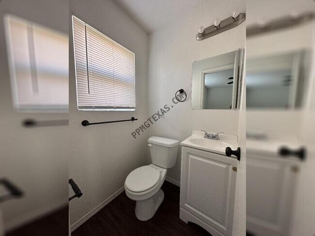 Foto del edificio - 1300 NW 102nd St