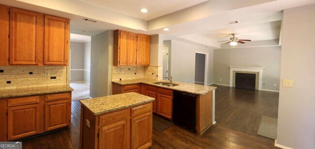 Building Photo - 1045 Vinebrook Ln