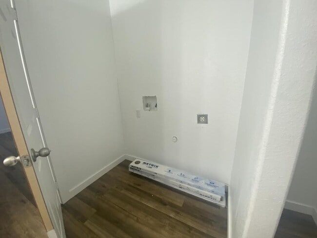 Building Photo - 818 Airport Rd