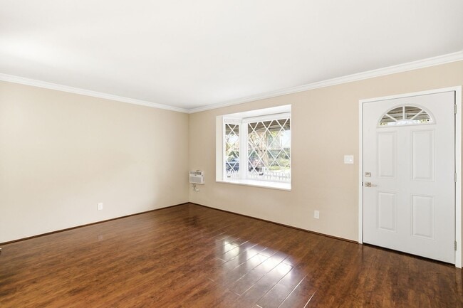 Building Photo - 12334 Moorpark St