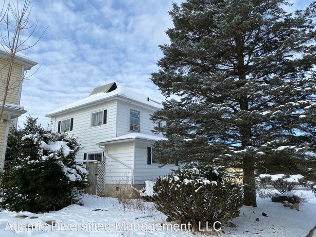 Building Photo - 4 br, 2.5 bath House - 2211 Raymond Dr.