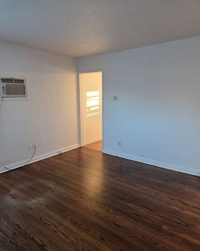 Foto del edificio - 1660-1660 N Payne Ave