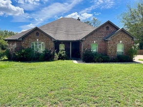 Building Photo - 120 Towering Oaks Ln