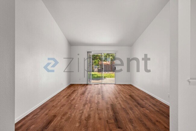 Building Photo - Unit
