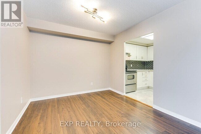 Photo du bâtiment - 135 Hillcrest Ave