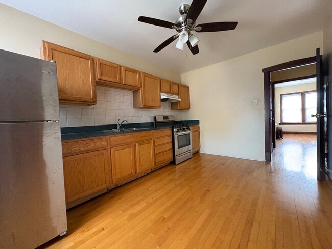 Building Photo - 4750 N Lotus Ave