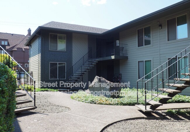 Foto del edificio - 2615 NW Harrison Blvd