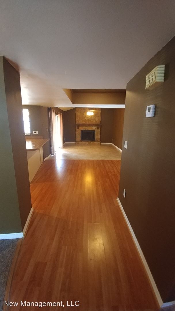 Building Photo - 7911 Shore Bluff Ct