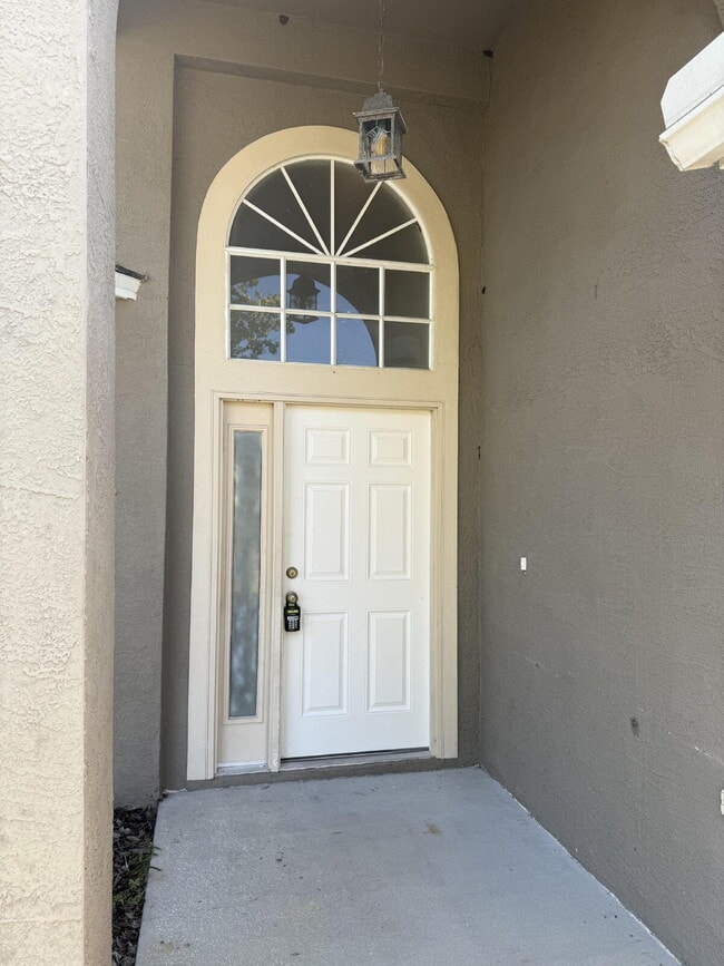 Foto del edificio - Beautifully remodeled 6 bedroom - 3 bath h...