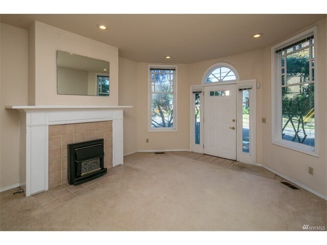 As you enter the home you come into the formal living area with a gas insert. Notice the large windows that allow the sunlight to stream in, as well as take in the Bay, City and Island views... - 2809 Eldridge Avenue
