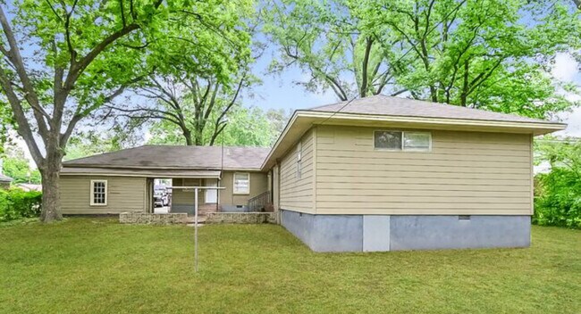 Building Photo - 1481 E Holmes Rd
