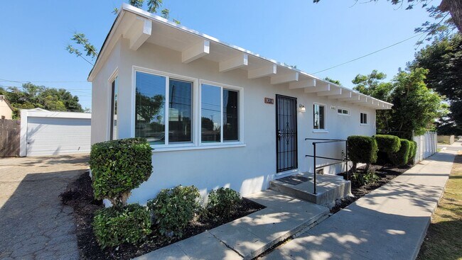 Building Photo - w8312