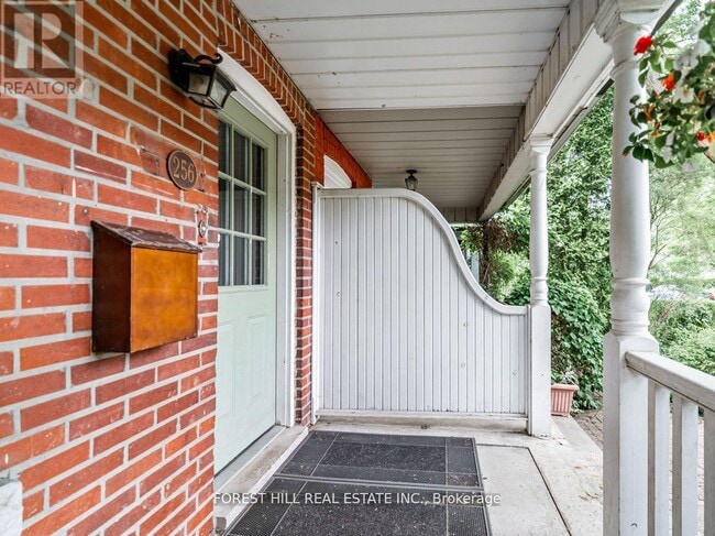 Building Photo - 256 Beatrice St