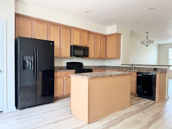 Building Photo - 127 Streamview Dr
