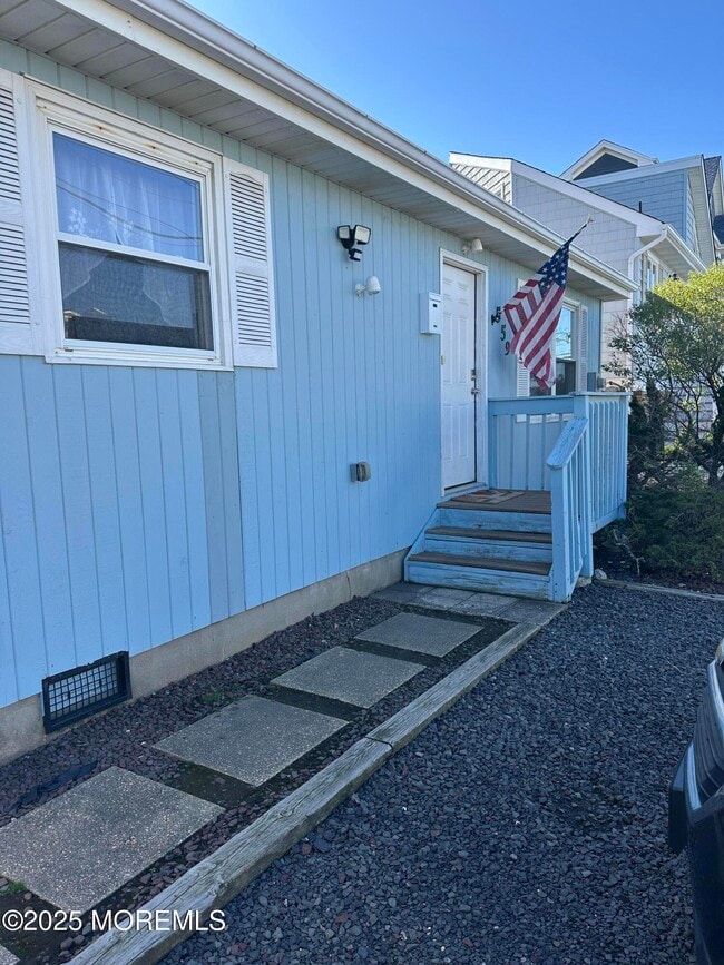 Building Photo - 559 Tarpon Ave