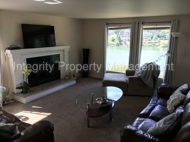 Building Photo - 3118 Deer Island Dr E