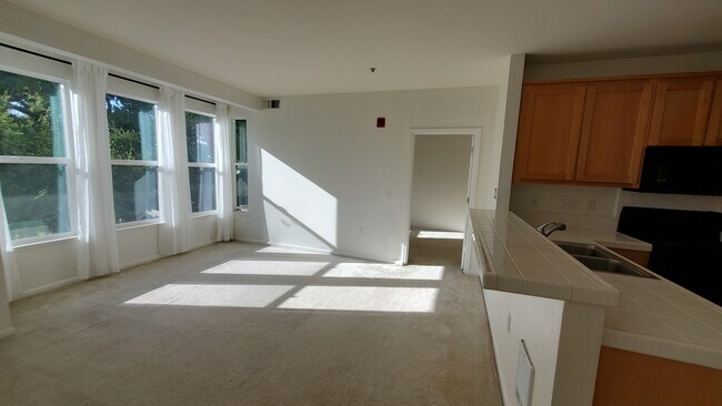 Living room/Dining room - 655 12th St