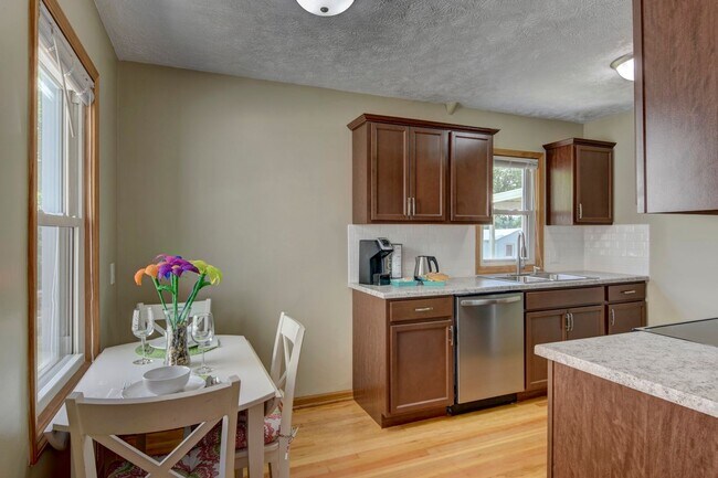 Foto del edificio - 2 Bedroom in Aksarben