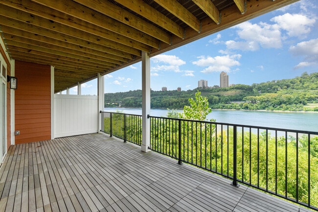 Building Photo - 617 Manhattan Blvd