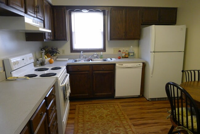 Building Photo - 881 Bluffway Dr