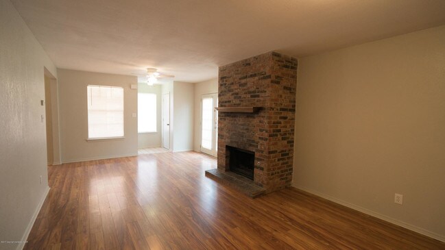 living room - 2003 Hardy St