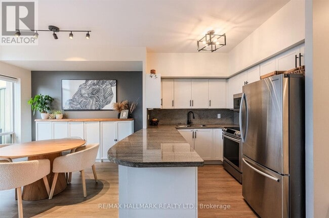 Building Photo - 39 Parliament St