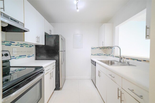 Foto del edificio - 2160 SW 16th Ave