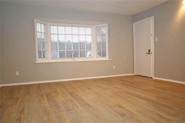 Building Photo - 11647 Chimney Rock Rd