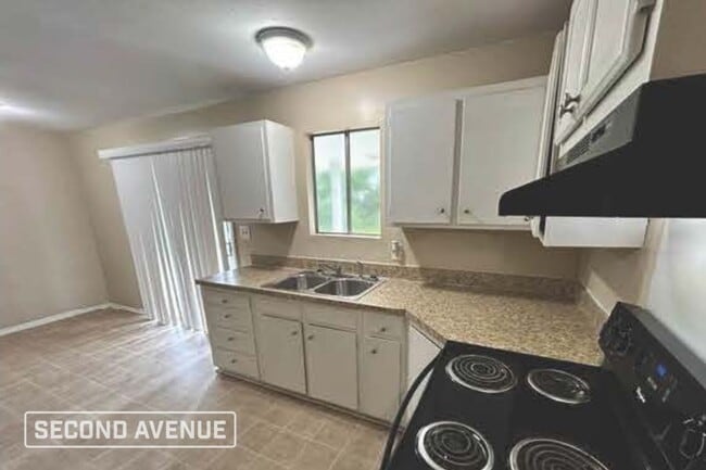 Building Photo - 5041 Inverness Dr