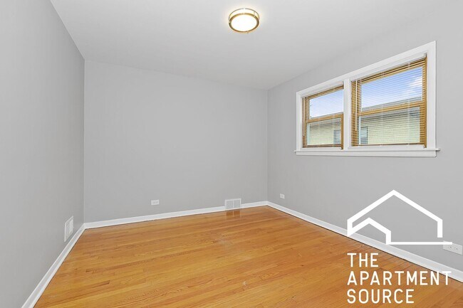 Building Photo - 1518 W 99th St