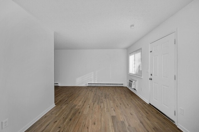 Building Photo - Waynedale Circle Apartments