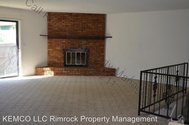 Building Photo - 112-112 Hilltop Rd