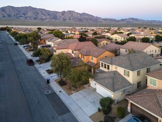 Foto del edificio - NW!! 4 Bedrooms!!  2 story Home!! BEDROOM ...