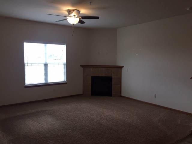 Building Photo - 145 Community Dr