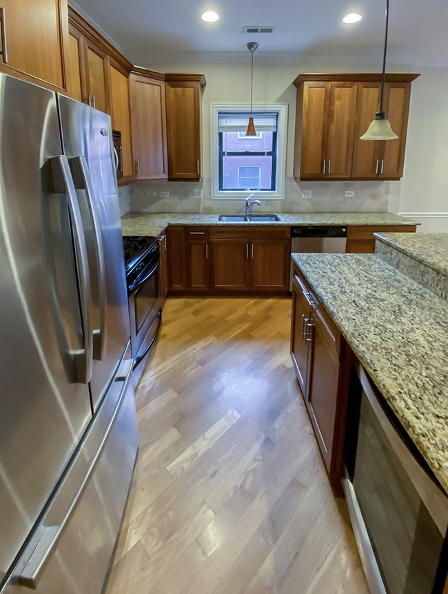 Foto del edificio - 3229 N Kenmore Ave