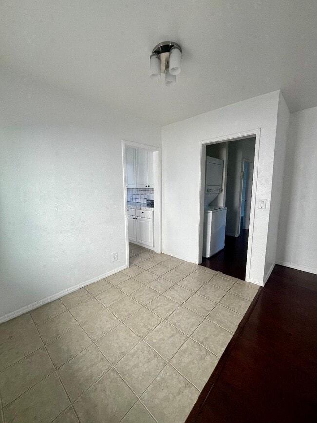 Building Photo - 6725 Vineland Ave